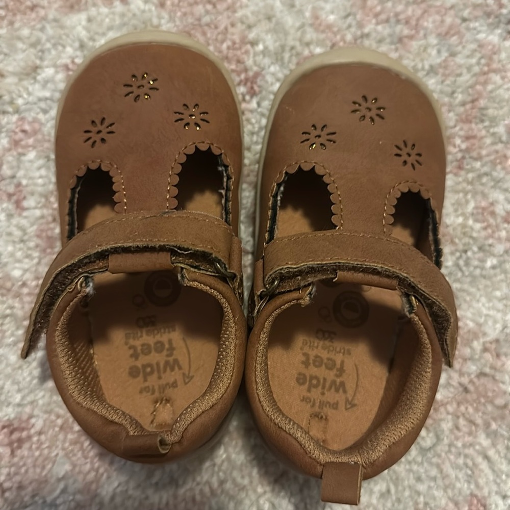 Brown Stride Rite 360 shoes Velcro strap